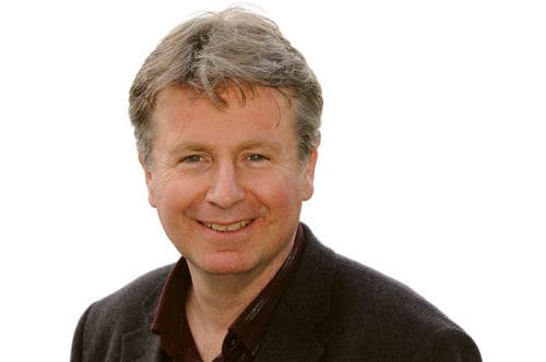 Fritz Spohn lächelt in die Kamera – Tipps für erfolgreiche Kommunikation und Verkaufsgespräche in der Schweiz