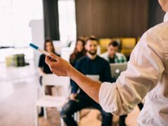 Coaching für selbstbewusstes Auftreten und Präsentation vor Gruppen – Lampenfieber überwinden und Vorträge spannend gestalten